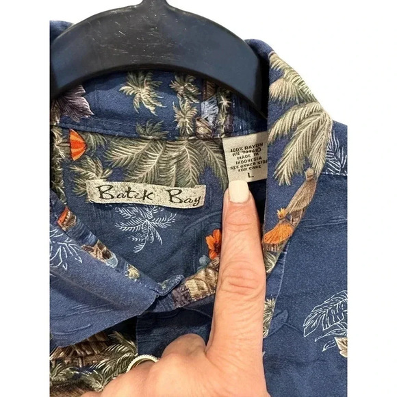 Batik Bay Men's Blue Hawaiian Button Front Collared Shirt Size Large - Picture 2 of 3